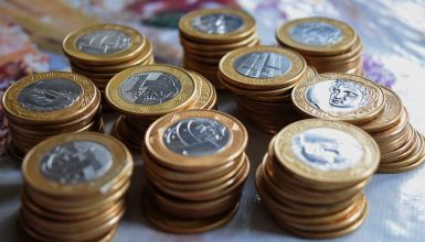 Imagem referente a Olhe seu cofrinho: Moeda de R$ 1 pode valer até R$ 8 mil
