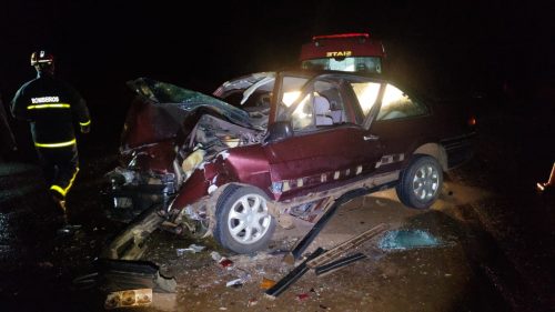 Forte colisão entre carro e caminhão deixa homem ferido na BR-163
