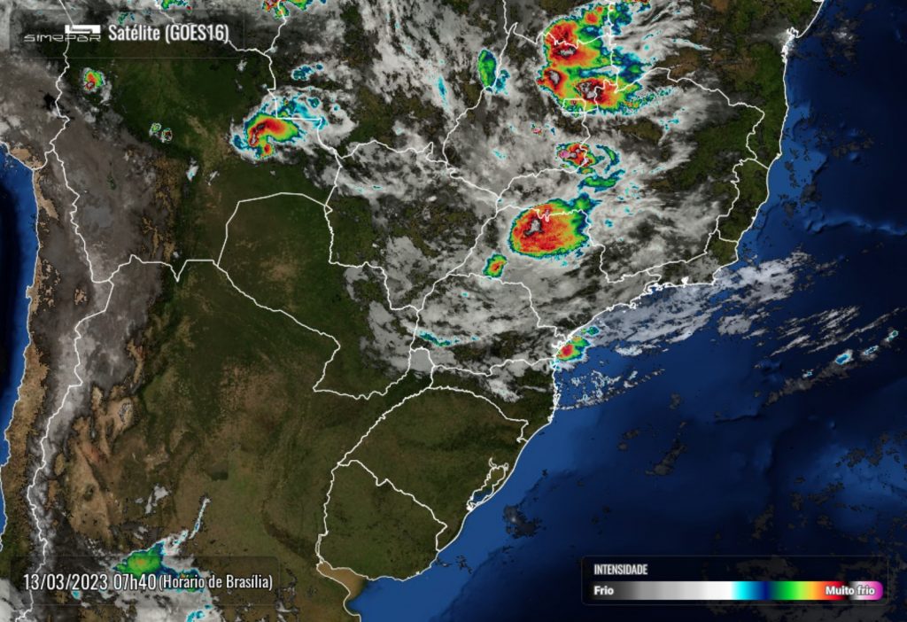 Semana começa com previsão de chuva em Cascavel