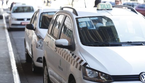 Transitar realiza inspeção anual nos táxis de Cascavel
