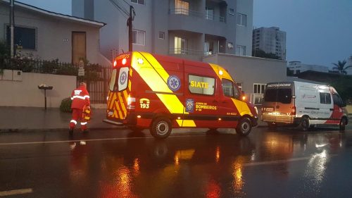Adolescente sofre queda e precisa de atendimento no Centro