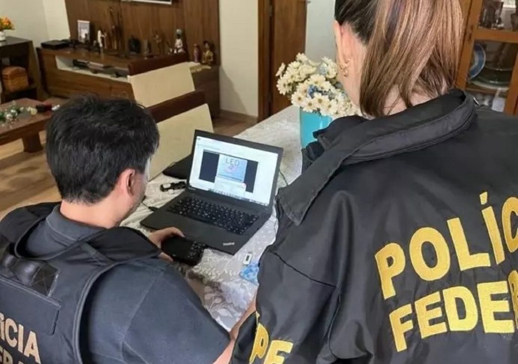 Idoso é preso em flagrante por armazenamento de pornografia infantil em Arapongas