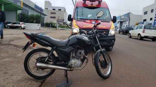 Motociclista fica ferido após bater com utilitário na Avenida Estados Unidos