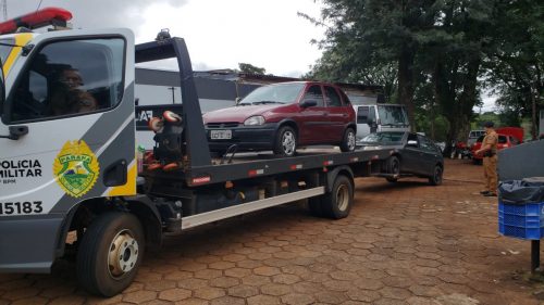 Durante diligências, PM recupera carros furtados abandonados na Rua Manoel Ribas