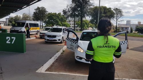 Transitar realiza vistoria nos táxis de Cascavel