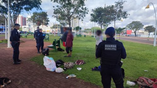 Guarda Municipal realiza abordagens na Praça da Bíblia