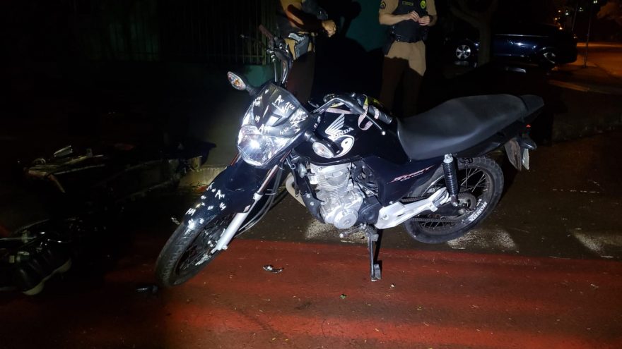 Motociclista foge da PM com documentos atrasados e volta a pé para casa