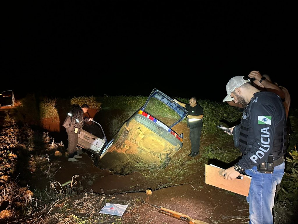 Corpo é encontrado com mãos amarradas no porta malas de carro em Laranjeiras do Sul Corpo é encontrado com mãos amarradas no porta malas de carro em Laranjeiras do Sul