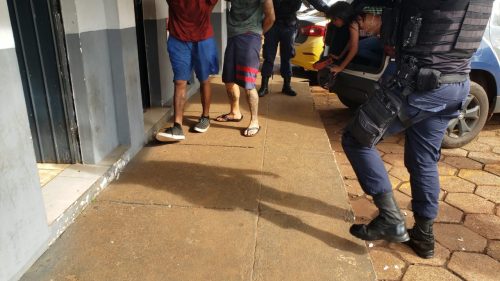 Três são detidos por tráfico de drogas na Praça da Bíblia