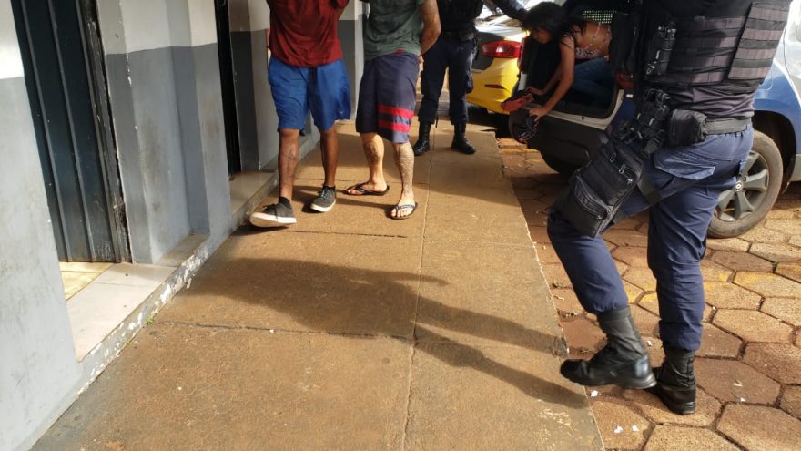 Três são detidos por tráfico de drogas na Praça da Bíblia