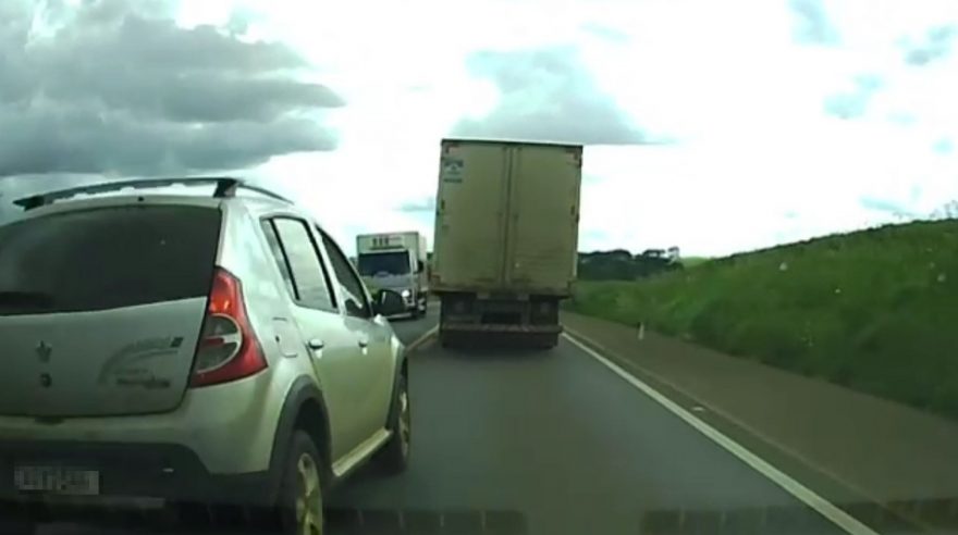 Vídeo mostra ultrapassagem forçada na BR-277