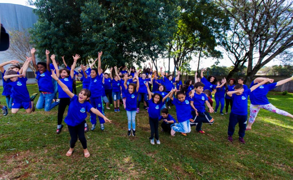 Projeto “Movimento x Arte” vai ofertar oficinas a 150 crianças e adolescentes carentes Projeto “Movimento x Arte” vai ofertar oficinas a 150 crianças e adolescentes carentes