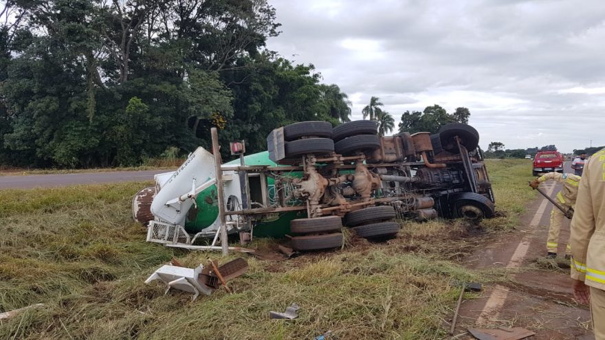 Caminhão se envolve em grave acidente na BR-467, em Cascavel