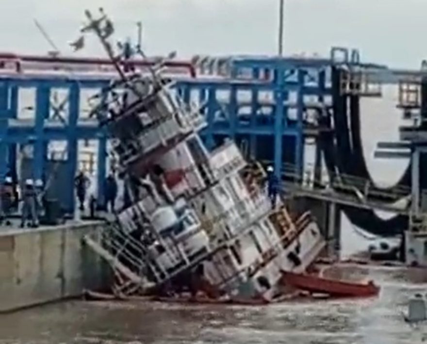 Rebocador afunda e derrama óleo no Rio Amazonas; assista