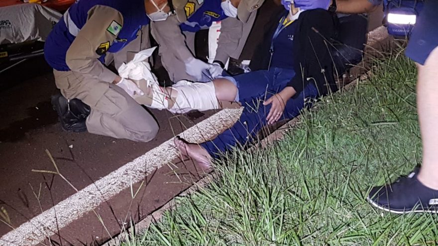 Motociclista fica ferida em acidente na Marginal da BR-277 em Cascavel