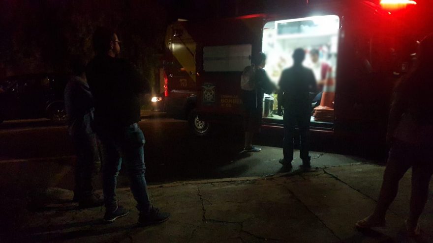 Três ficam feridos em acidente na Rua Ipanema esquina com Rua Europa