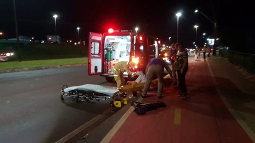 Condutor de patinete elétrico fica ferido em acidente na Avenida Tancredo Neves