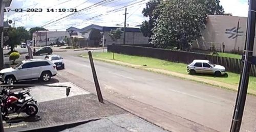 Câmera mostra Ka furando preferencial e atingido moto em acidente no Pacaembu