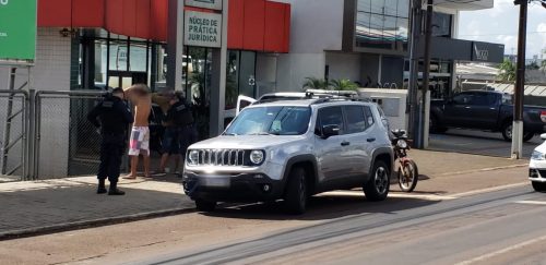 Após denúncia, GMs realizam abordagem a suspeitos no Centro