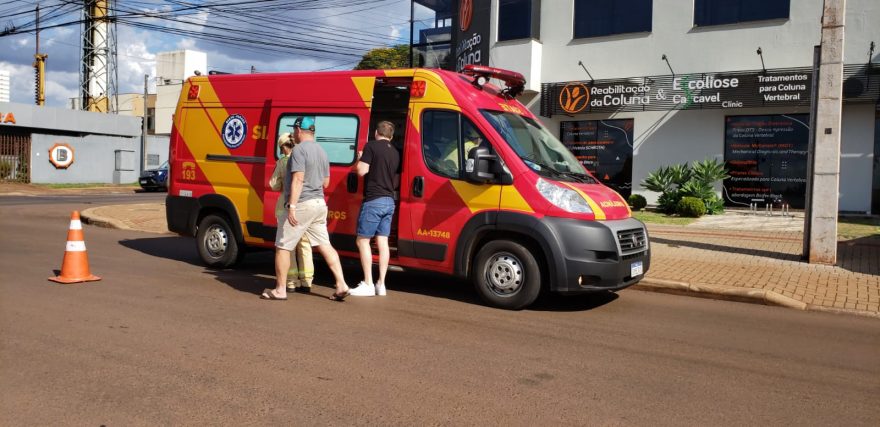 Motociclista precisa ser atendido pelo Siate após acidente Coqueiral