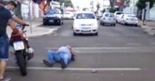 Motociclista fica ferido em colisão no Centro