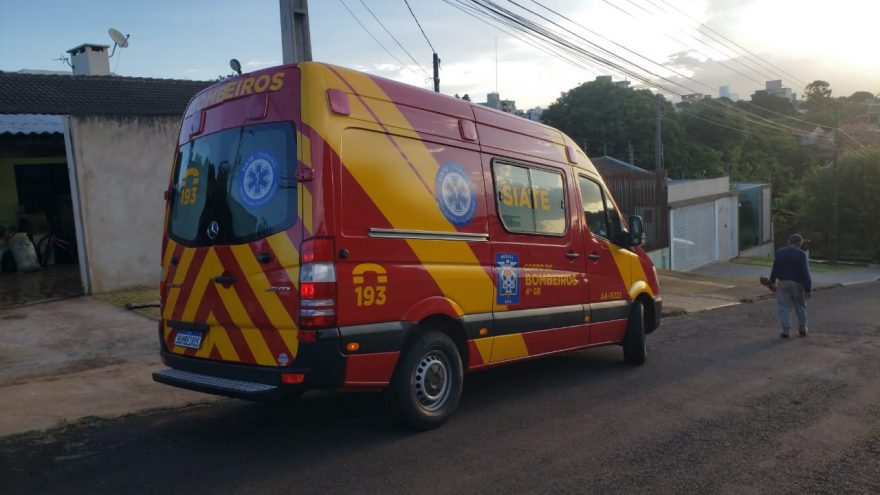 Mulher fica ferida após cair de aproximadamente 1 metro