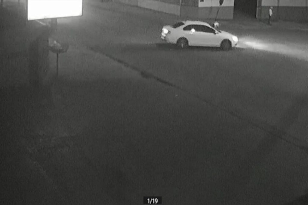 Câmera flagra colisão entre Jetta e CG na Rio da Paz