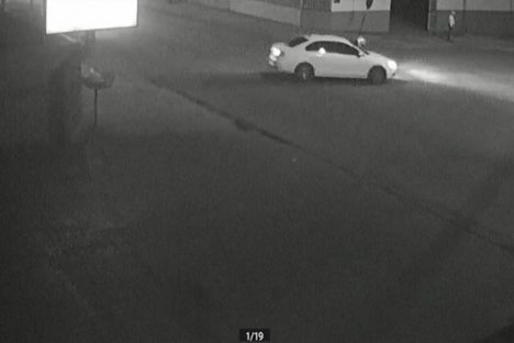 Câmera flagra colisão entre Jetta e CG na Rio da Paz
