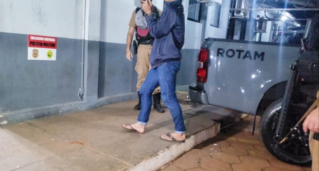 Homem é preso após deixar jovem desacordado durante briga em Matelândia Homem é preso após deixar jovem desacordado durante briga em Matelândia