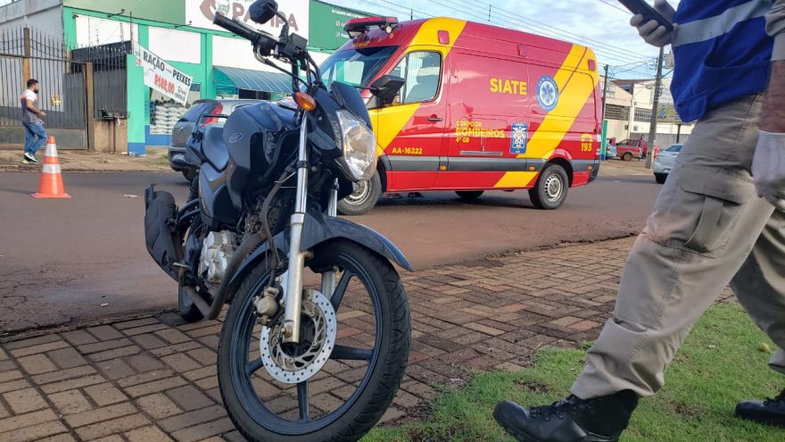 Motociclista fica ferido em acidente de trânsito na Rua Rio da Paz