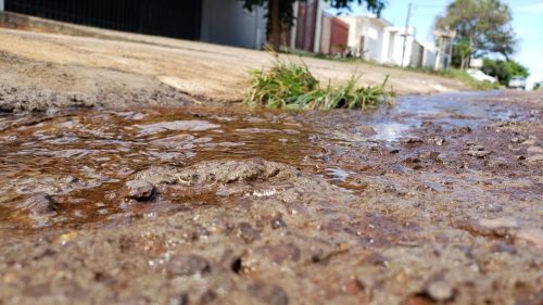 Sanepar trabalha para reparar rompimento no bairro Alto Alegre