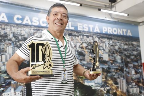 Mestrinho recebe novamente o prêmio Berimbau de Ouro