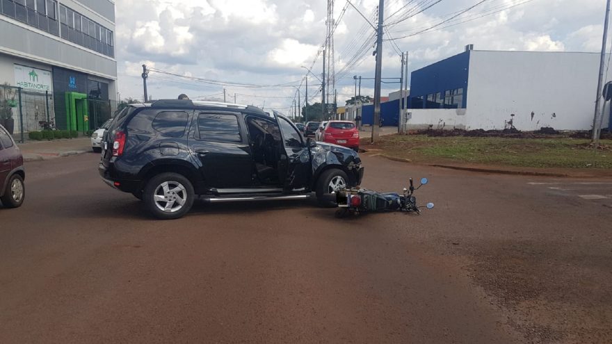 Motociclista fica ferida em acidente no Bairro Floresta