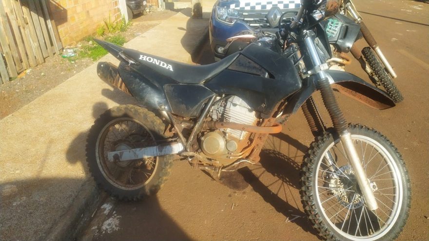 Motocicletas com registro de furto são recuperadas e mulher é libertada de cárcere privado