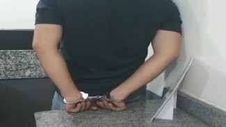 Detido com revólver e carregadores no Floresta é suspeito de homicídio