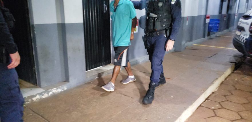 Indivíduo é detido em flagrante durante tentativa de furto em campo sintético no Parque São Paulo