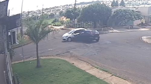 Câmera flagra acidente que deixou mulheres feridas na rua Maracaí