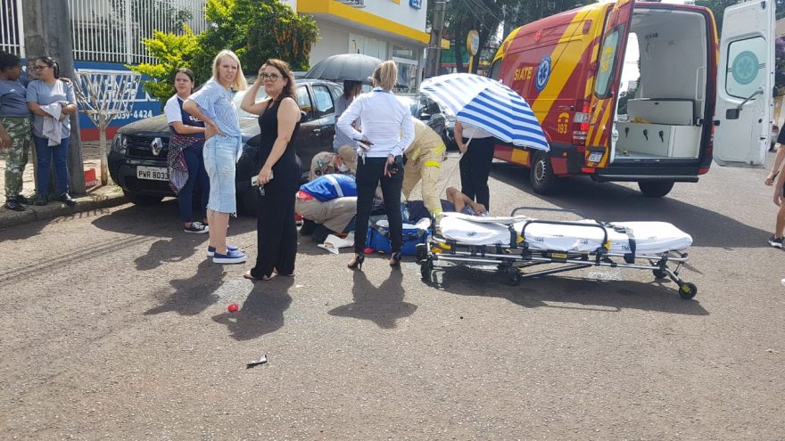 Motociclista fica ferido em acidente de trânsito envolvendo BMW na Avenida Brasil