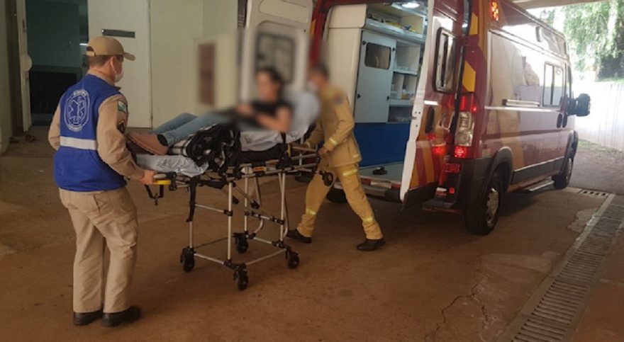 Mulher sofre queda e torce o tornozelo no Coqueiral