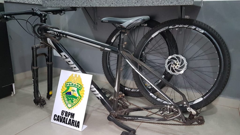 Cavalaria prende suspeito e recupera bike furtada em garagem de prédio no Alto Alegre Cavalaria prende suspeito e recupera bike furtada em garagem de prédio no Alto Alegre