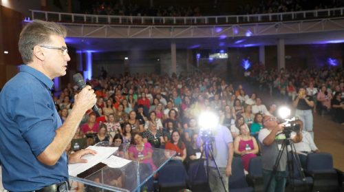 Paranhos participa da abertura do seminário da União dos Dirigentes Municipais de Educação do Estado do Paraná