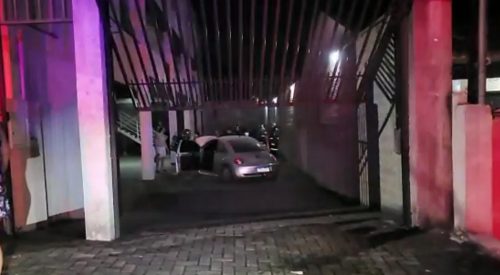 New Beetle sofre princípio de incêndio em garagem de casa