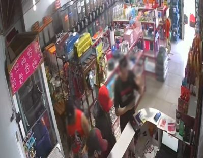 Câmeras de segurança registram assalto a pet shop no Brasmadeira