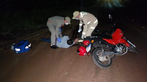 Jovem é atendido pelo Siate ao sofrer queda de motocicleta no Jardim Veredas