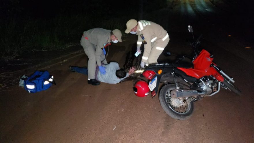 Jovem é atendido pelo Siate ao sofrer queda de motocicleta no Jardim Veredas