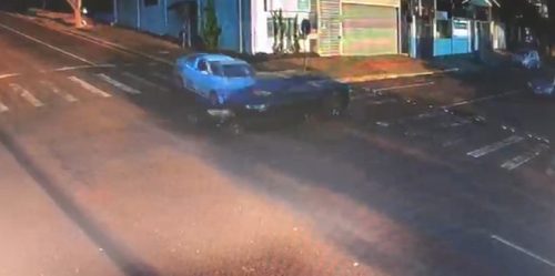 Câmera flagra acidente de trânsito no Parque São Paulo
