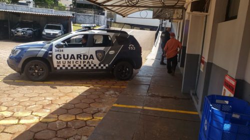 Após desentendimento entre vizinhos por descarte de lixo, homem é encaminhado à Delegacia