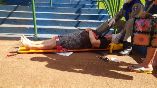 Senhora despenca de escada, tem lesão na cabeça e precisa ser socorrida pelo Siate