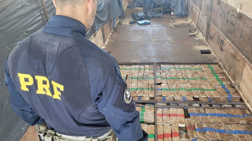 Carreta carregada com arroz recheada de maconha é apreendida em Guaíra; veja vídeo