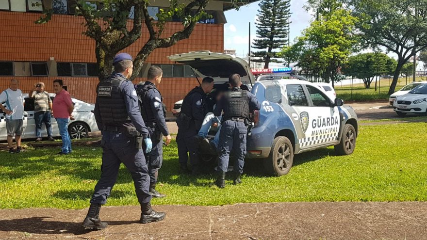 Tentando fazer carteirinha para deficiente, homem quebra objetos no setor da rodoviária e é detido